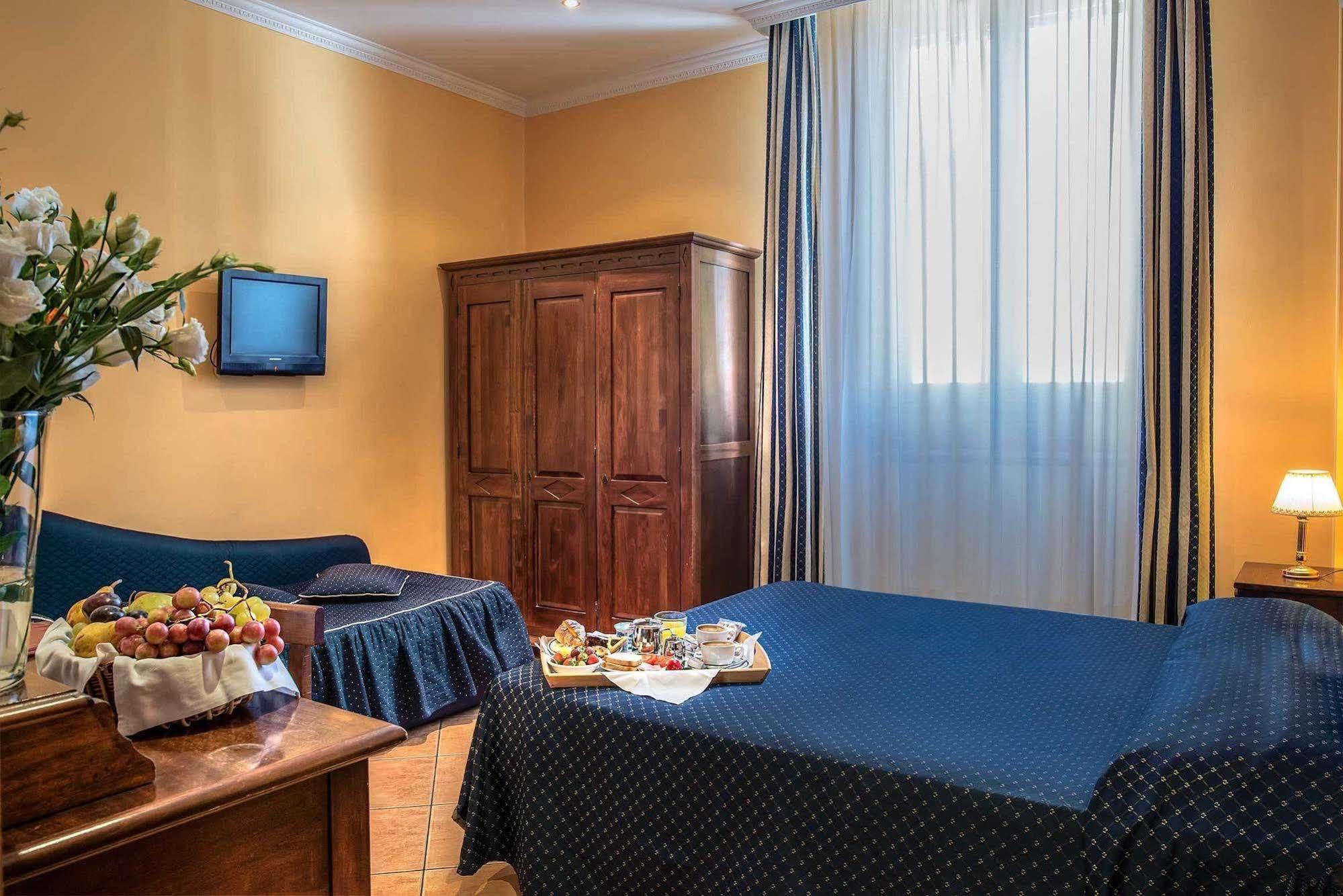 Hotel Caracciolo Rome Exterior photo