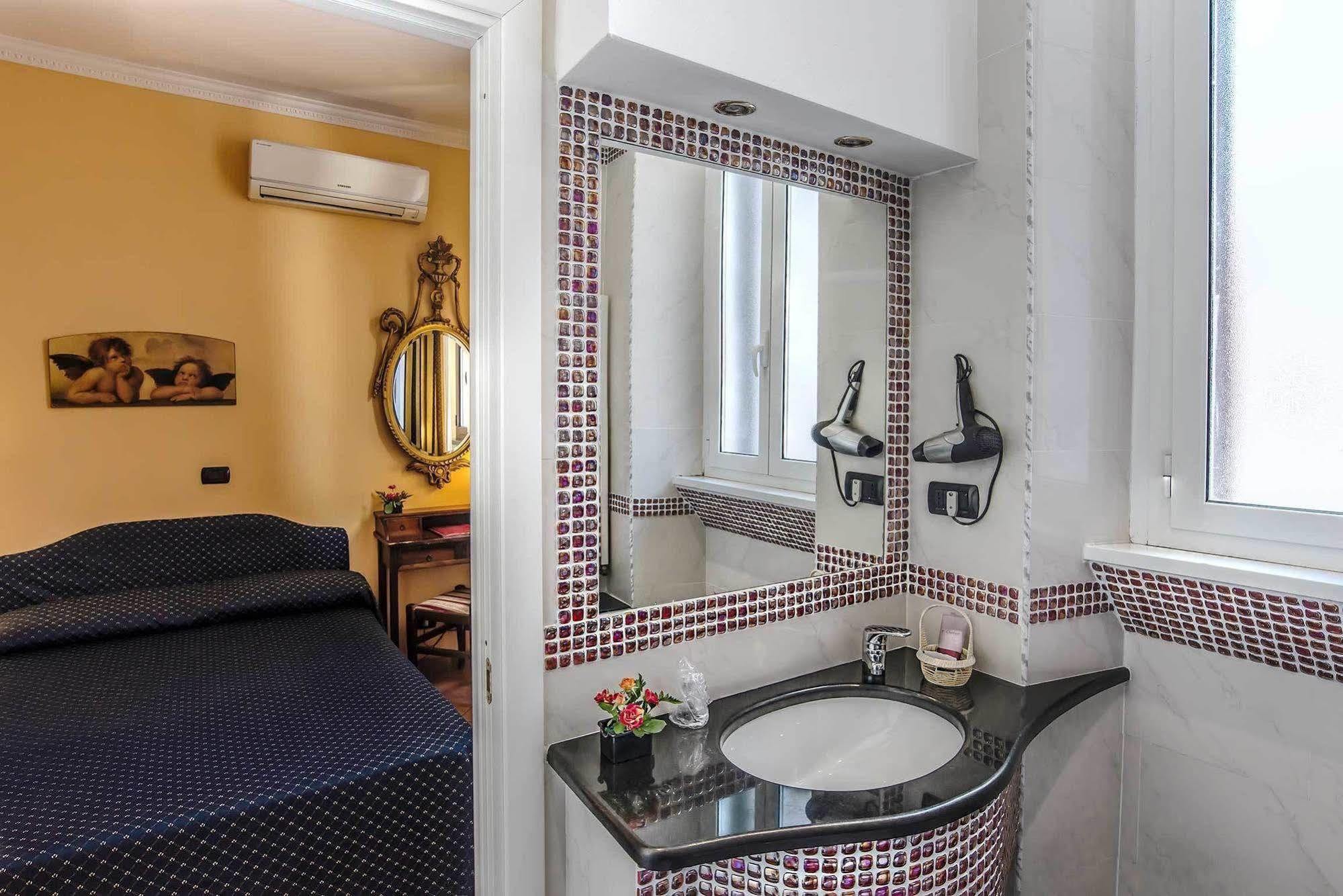 Hotel Caracciolo Rome Exterior photo